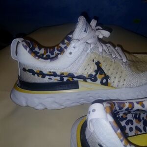 Size 7 Nike react very nice never got to where them